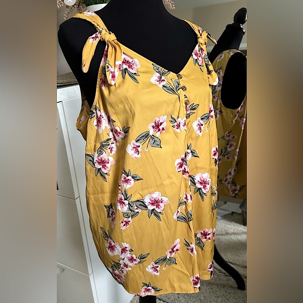 Lovely maurices floral tie shoulder blouse size Large - great condition